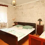 Seaside House Lucica, - 8348 בית נופש *